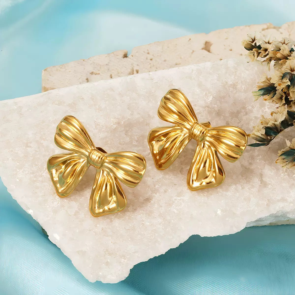 Best-selling personalized and niche "Insect" series of hollowed-out light and luxurious high-end fashionable and non-fading stainless steel women's stud earrings 12prs
