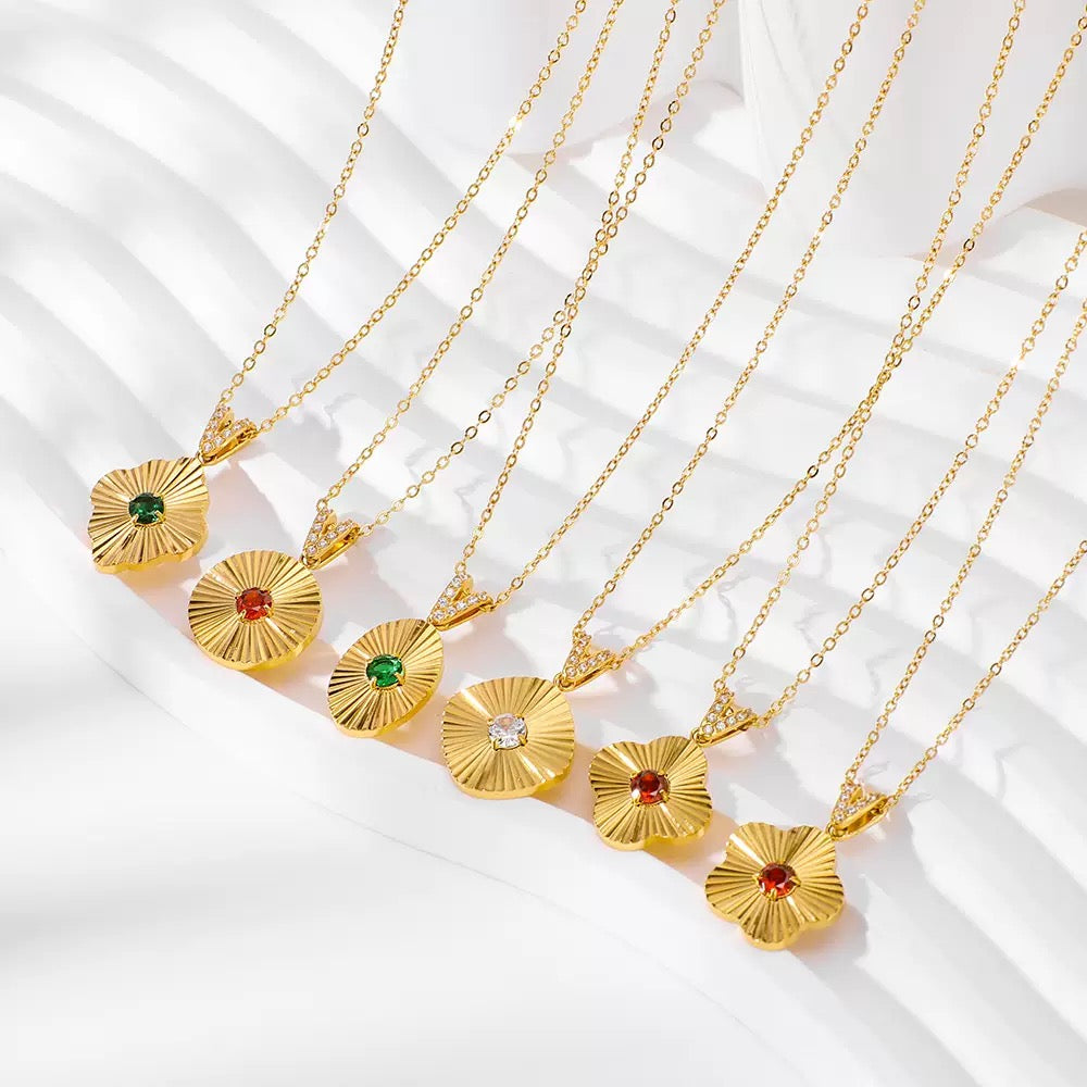 Lucky Stainless Steel Four-Leaf Clover Zircon Necklace Simple and Elegant Versatile and Personalized Lockbone Chain for Women Luxurious and Sophisticated Style 2pcs