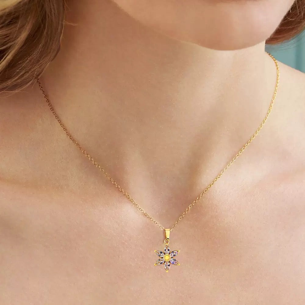 Hot-selling Flower Necklace Fashionally Versatile Titanium Steel Necklace Colorfast 18K Gold Plated Jewelry Retro Sunflower Jewelry