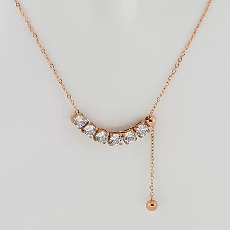 Lucky Stainless Steel Four-Leaf Clover Zircon Necklace Simple and Elegant Versatile and Personalized Lockbone Chain for Women Luxurious and Sophisticated Style 2pcs