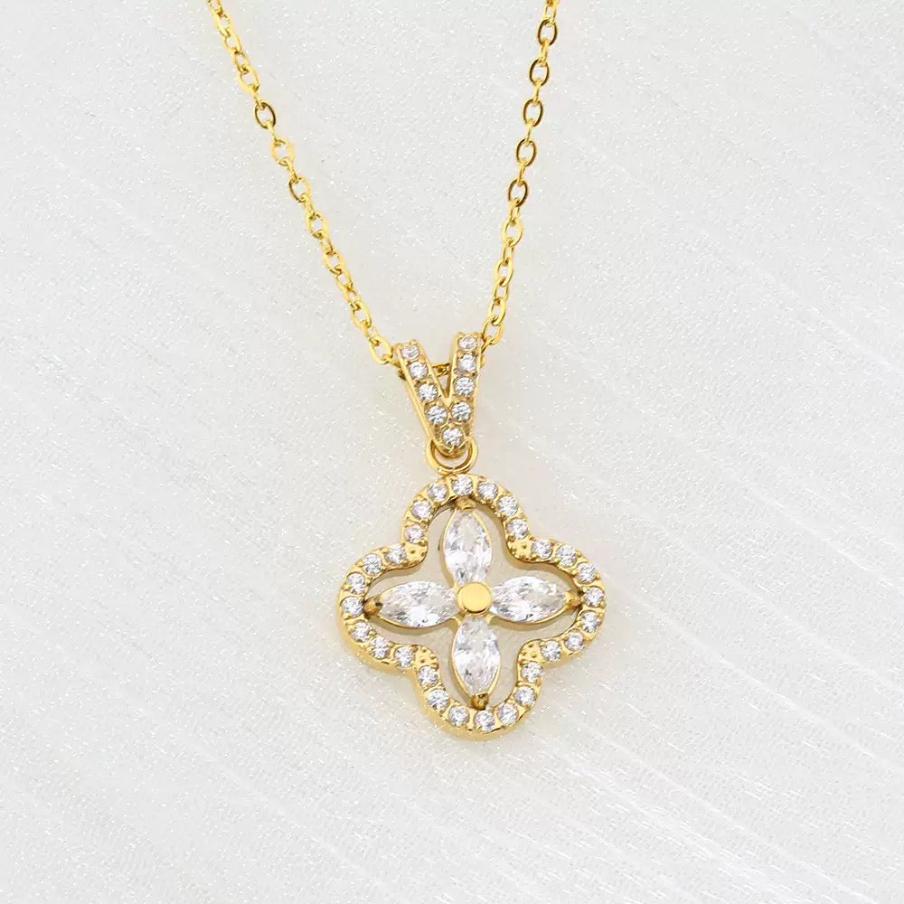 Lucky Stainless Steel Four-Leaf Clover Zircon Necklace Simple and Elegant Versatile and Personalized Lockbone Chain for Women Luxurious and Sophisticated Style 2pcs